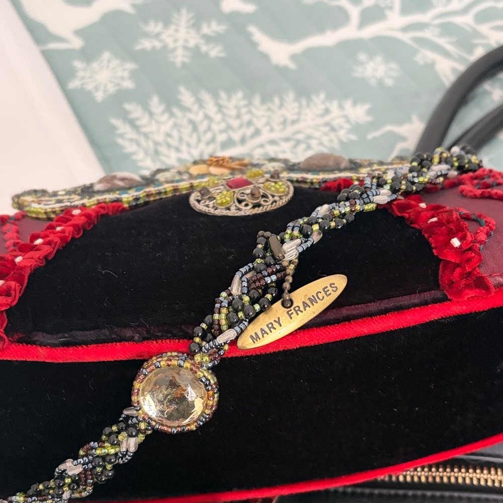 Mary Frances beaded handbag. - Picture 2 of 5